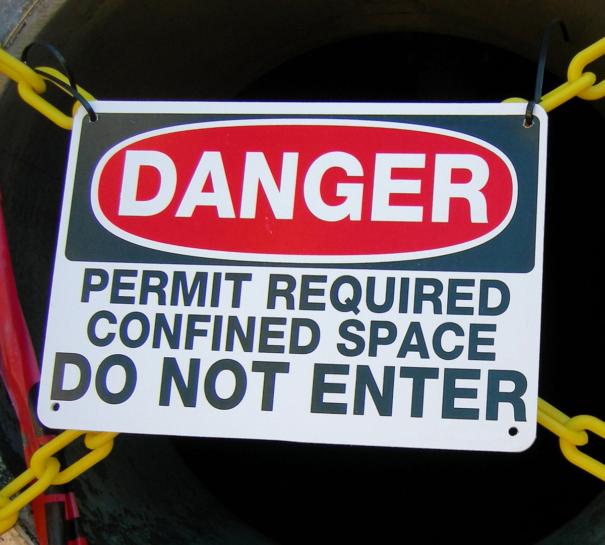CONFINED-SPACE-Entry-&-Rescue-Services-img